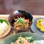 マウナラニカフェ - 小鉢が私と友人とで違います…！