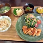 マウナラニカフェ - ハレラニランチ