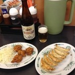 日高屋 - 瓶ビール、おつまみ唐揚げ、餃子