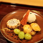 茶懐石 中伴 - 強肴：手まり寿司、くり、銀杏、穴子昆布巻、ビーフジャーキー