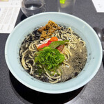 Japanese Soba Noodles 蔦 - メインの「黒醤豚骨Soba」