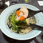 Japanese Soba Noodles 蔦 - 「豚バラロール」に付いているのは柑橘を効かせた辛味ダレ