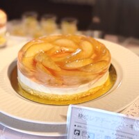 レッドフランマ - 桃のレアチーズケーキ