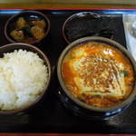 クッパ定食（６５０円）にとき玉子とチーズをトッピング