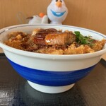 かつや - うなぎの蒲焼きとロースカツの合い盛り丼　1,056円(税込)  ※横からも