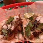 コメルムーチョ - カルニータス(豚ロースとオレンジのコンフィ)