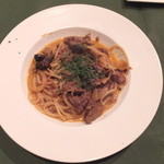 ワインレストラン ドミナス - 豚こめかみ肉のトマトパスタ