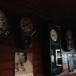 オクテット - アンティーク時計がズラリ