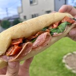 zacro - イタリア産サラミとルッコラとドライトマトのサンド