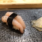 寿司のあおやま - 甘エビは卵をまとって