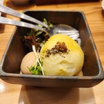 焼鳥 とり藤 - 熱々&ホクホクのポテトサラダ。自分で混ぜます。