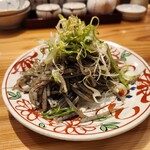 焼鳥 とり藤 - 炭火もやし　初見はなんか黒くてビックリしたが、ゴマ油と出汁が効いてて個性的なナムルという感じ