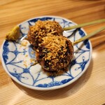 焼鳥 とり藤 - こちらのつくねは、上にパン粉がまぶしてあり、食感を楽しめます。からしを付けて味変も美味。