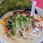 群鳳 - 白坦々麺。この店では"坦々"と書くらしい。