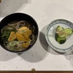 お食事処 たかえい - 温かい蕎麦　生ウニとめかぶ載せ