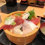 沼津魚がし鮨 流れ鮨 - 料理写真:びっくり海鮮丼ランチ