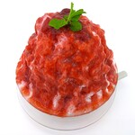 White Magic - 京都久御山の『ロックファーム京都』さんのブランド苺『あざといちご』をふんだんに使ったかき氷!! 中にミルクプリンが入っていてキメの細かいふわっふわ～のかき氷の上から練乳をたっぷりかけ『あざといちご』をたっぷり使った自家製シロップをさらにたっぷりかけてある～!!( ^o^)ﾉ