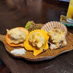 ばちこい - 料理写真:ヒオイ貝の天ぷら。うま～！！緋扇貝(ヒオイガイ)とは、ホタテに似た二枚貝で、赤やオレンジ、黄色、紫など、カラフルな貝殻が特徴。水揚げ後約1日しか生きていられない繊細な貝。