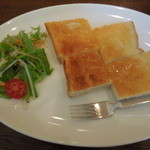 バタートースト、サラダも付いて＋２０円