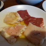 駅西ホルモン - 牛ホルモンミックスは、大腸・小腸・ハツ