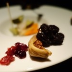 （2014/8月）ドライフルーツやピクルスの盛り合わせ