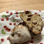 ベーカリー燈 - 紅茶とオレンジとレーズンのカンパーニュ ¥360