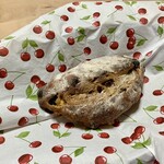 ベーカリー燈 - 紅茶とオレンジとレーズンのカンパーニュ ¥360