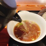 食煅 もみじ - この魚介が強く効いたスープ割がめっちゃ美味しい！
      いつも全部飲んじゃう(*≧艸≦)