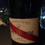 テーブル36 - シャンパン越しの夜景