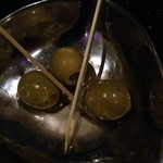 テーブル36 - オリーブをアテに