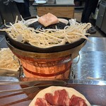 ジンギスカン札幌 大一 - 焼いてる様子①