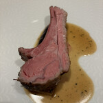 パトゥ - ⑦ロゼール産子羊のロースト　焼き茄子　タイムの香り