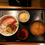 博多魚がし - うに海鮮丼セット全景