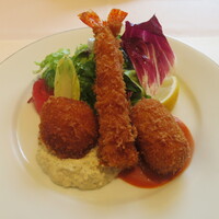 西洋料理 三笠會館GINZA 1925 三越銀座店 - 帆立フライ・蟹クリームコロッケ・海老フライの盛り合わせ