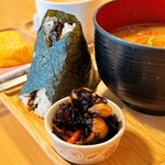 おにぎりカフェ よってこ米！！ - ひじき　おにぎり昆布