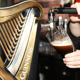 ギネスビールも常備！餃子に合うお酒を豊富にラインナップ