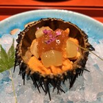 かにじぇんぬ 北のはなれ -  殻付き雲丹