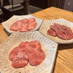 炭火焼肉オールスターズホルモンとんぼ - 