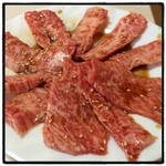 Yakiniku Minamitei - 上カルビ。何処産だかは分からなかったですが、A5和牛だそうで。それなりには美味しかったです。ただ、この量で千円というのはとてもリーズナブルでした