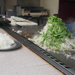 ステーキハウス 楽園 - ステーキとセットの野菜炒め