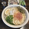 讃岐饂飩 恩家 - しょうゆうどん（大盛）と天ぷら