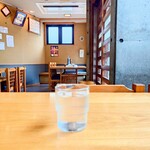 やぶ善 - 玄関前の席。