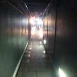 離 - 祇園らしい路地を抜けます。