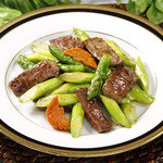 Stir-fried wagyu beef and asparagus with black pepper