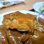 赤城食堂 - かつカレーのかつリフト