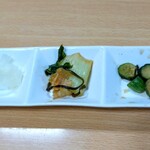 赤城食堂 - サービスの漬物