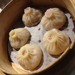盤古茶屋 - 豚肉小龍包５個（５５０円＋税）２０１４年９月