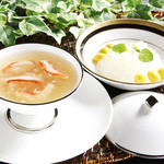 Stewed chicken soup with bird's nest and crab meat (1 serving)