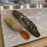 すし物語季の風 - しゃこ、ボタンエビ握り