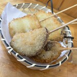 傳七寿司 - にぎり寿司盛り合わせつきの串揚げ　味がついてます！